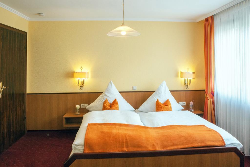 Weinhotel Hubertus Garni Klotten Exterior foto